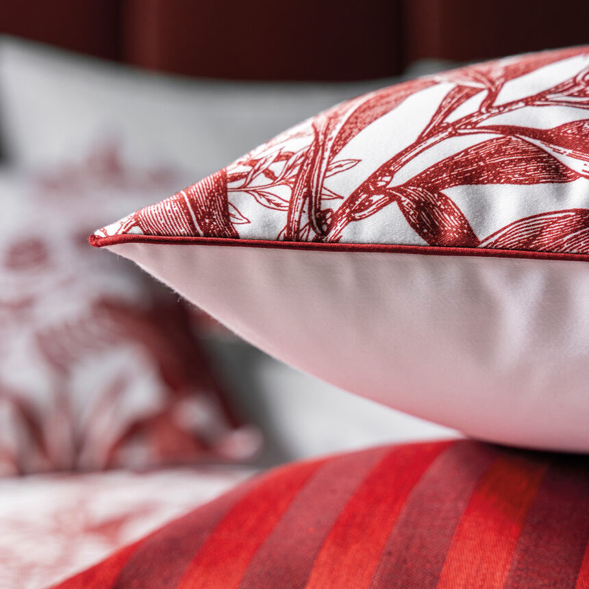 Pillowcase Feuilles en sc&egrave;ne  Red 16"x31" 100% cotton, , hi-res image number 2