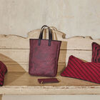 Hand-carried bag Pivoine Burgundy  100% cotton, acrylic coating. Garnish: Cattle leather, , hi-res image number 2