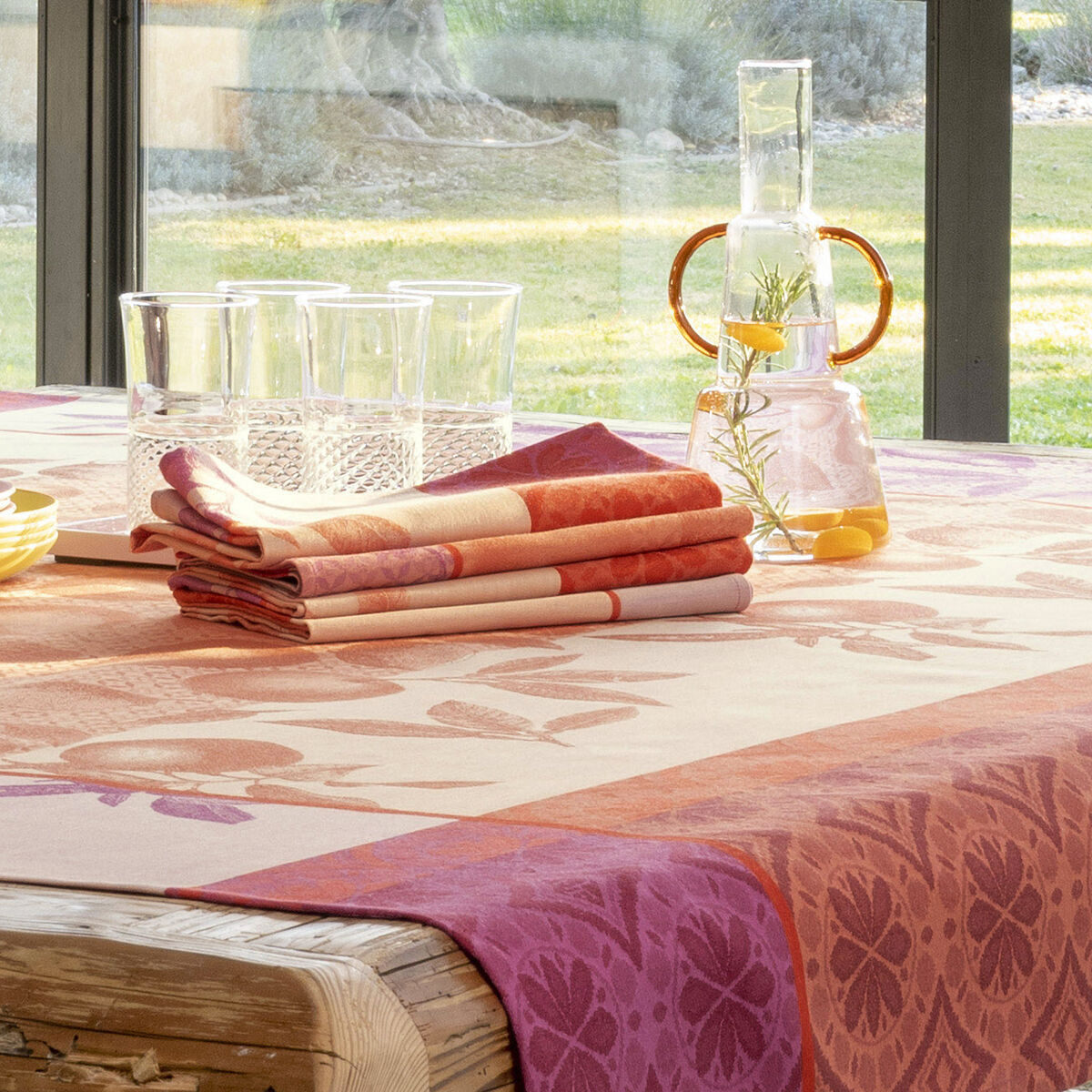 Le Jacquard Français グリーンテーブルクロスとナプキン5枚 Le Jacquard Français グリーンテーブルクロスとナプキン5枚