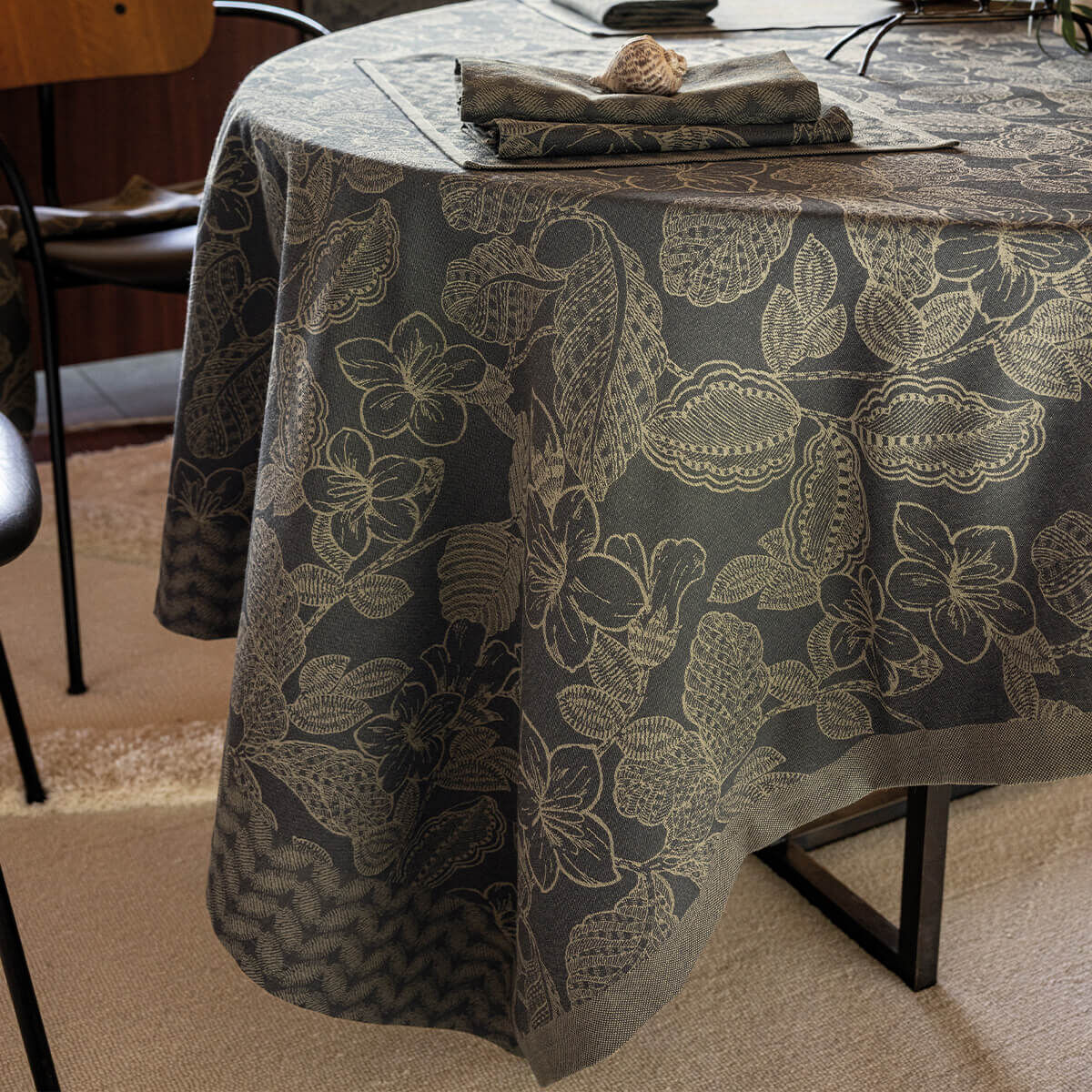 New High-End Fabric Tablecloths