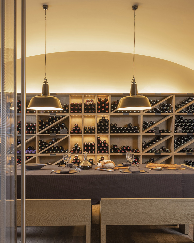 Wine cellar and Wilmotte tableware